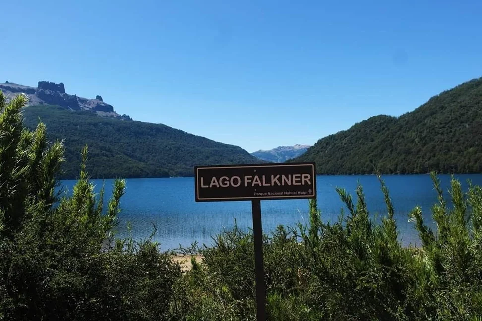 El cartel del lago Falkner, en la Ruta de los Siete Lagos